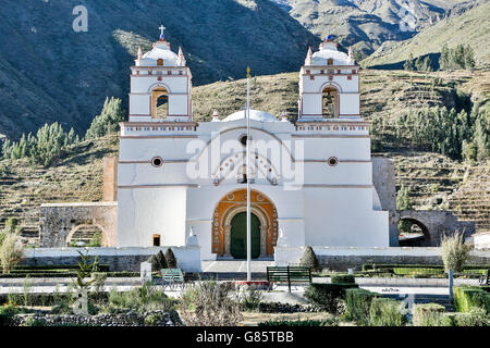 Die Kirche San Francisco, Lari, Colca Canyon, Arequipa, Peru Stockfoto