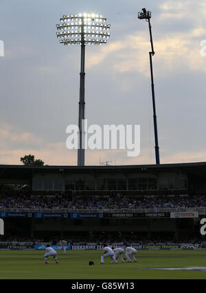 Cricket - Zweiter Investec Ashes Test - England gegen Australien - Tag eins - Lord's. Flutlichter werden während der ersten Spieltage beim zweiten Investec Ashes Test in Lord's, London, eingeschaltet. Stockfoto