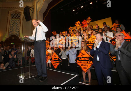 Tim Farron spricht in der Islington Assembly Hall, London, da er zum neuen Vorsitzenden der Liberaldemokraten gewählt wurde, hat die Partei angekündigt. Stockfoto