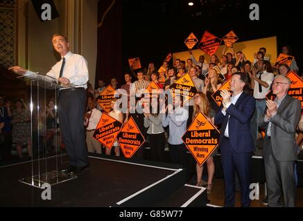 Tim Farron spricht in der Islington Assembly Hall, London, da er zum neuen Vorsitzenden der Liberaldemokraten gewählt wurde, hat die Partei angekündigt. Stockfoto