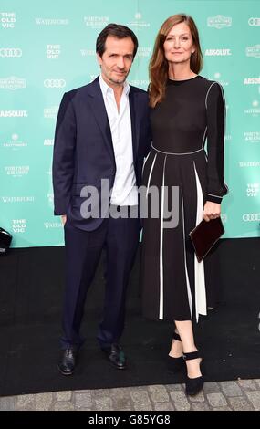 David Heyman mit seiner Frau Rose Uniacke Teilnahme an der Old Vic Summer Gala in der Brauerei in London. Stockfoto