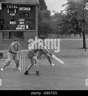 Fußball - FIFA World Cup England 1966 - England Training - Roehampton Stockfoto