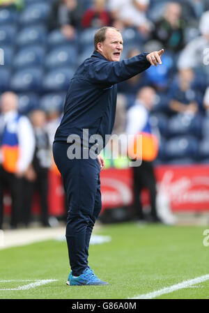 Fußball - Sky Bet Championship - Preston North End / Middlesbrough - Deepdale. Simon Grayson, Manager von Preston North End, steht auf der Touchline Stockfoto