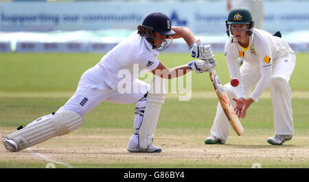 Englands Georgia Elwiss am vierten Tag des Women's Ashes Tests am Spitfire Ground, Canterbury. Stockfoto