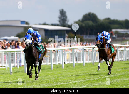 BA'Sil unter Harry Bentley gewinnt die Royal Cavalry of Oman Clarendon International Stakes während des Betfred Ladies Day auf der Rennbahn von Newbury. Stockfoto