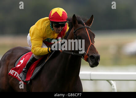 Agent Murphy mit Jimmy Fortune gewinnt die Betfred geoffrey Freer Stakes während des Betfred Ladies Day auf der Rennbahn von Newbury. Stockfoto