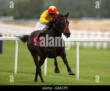 Pferderennen - Betfred Ladies Day - Newbury Racecourse. Agent Murphy mit Jimmy Fortune gewinnt die Betfred geoffrey Freer Stakes während des Betfred Ladies Day auf der Rennbahn von Newbury. Stockfoto