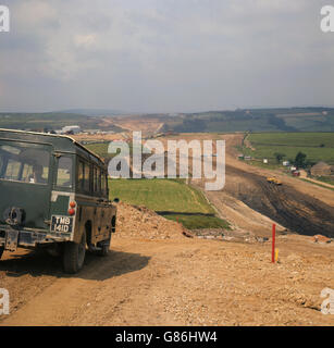 Die Arbeiten an Pole Moor, 1400 Meter über dem Meeresspiegel, auf der Trans-Pennine-Autobahn, der M62, die Yorkshire und Lancashire verbinden wird, sind im Gange. Stockfoto