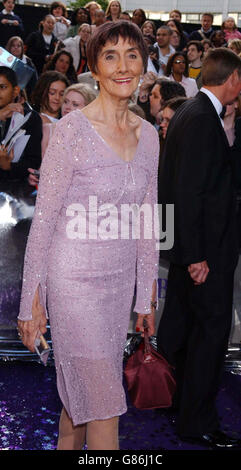 6th Annual British Soap Awards - BBC Television Center. June Brown kommt. Stockfoto