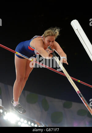 Die britische Holly Bradshaw tritt während des fünften Tages der IAAF-Weltmeisterschaft im Beijing National Stadium, China, beim Women's Pole Vault an. Stockfoto