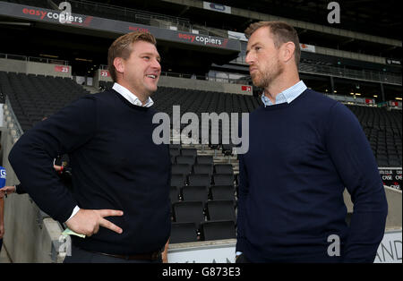 Karl Robinson, Manager von Milton Keynes Dons, und Birmingham City Gary Rowett vor dem Spiel Stockfoto