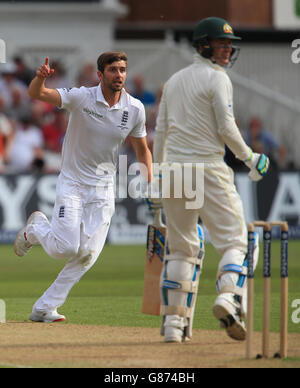 Der englische Mark Wood feiert das Bestehen des australischen Hauptmanns Michael Clarke am zweiten Tag des vierten Investec Ashes-Tests an der Trent Bridge, Nottingham. Stockfoto