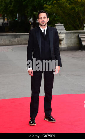 Dynamo Teilnahme an der Cinderella inspiriert Ball in Aid of Believe in Magic, im Natural History Museum London. Stockfoto