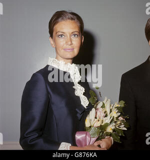 Die britische Schauspielerin Janette Scott, fotografiert in London, wo sie mit ihrem Mann, der amerikanischen Sängerin und Entertainerin Mel Torme ein Restaurant eröffnet hat (nicht abgebildet). Stockfoto