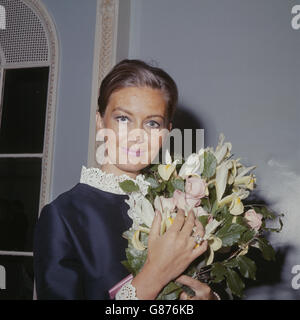 Die britische Schauspielerin Janette Scott, fotografiert in London, wo sie mit ihrem Mann, der amerikanischen Sängerin und Entertainerin Mel Torme ein Restaurant eröffnet hat (nicht abgebildet). Stockfoto