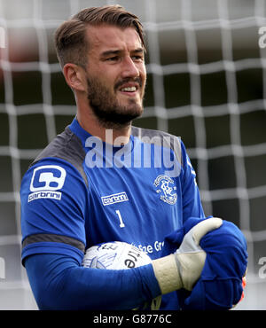 Fußball - Capital One Cup - erste Runde - Bristol Rovers gegen Birmingham City - Memorial Stadium. Birmingham City Torwart Adam Legzdins Stockfoto