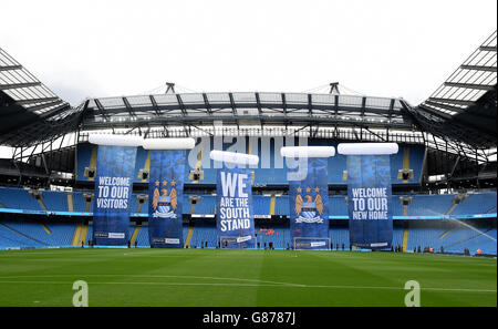 Ein Überblick über den neuen Südstand vor dem Spiel der Barclays Premier League im Etihad Stadium in Manchester. DRÜCKEN SIE VERBANDSFOTO. Bilddatum: Sonntag, 16. August 2015. Siehe PA-Geschichte SOCCER man City. Bildnachweis sollte lauten: Martin Rickett/PA Wire. Keine Verwendung mit nicht autorisierten Audio-, Video-, Daten-, Regallisten-, Club-/Liga-Logos oder „Live“-Diensten. Online-in-Match-Nutzung auf 45 Bilder beschränkt, keine Videoemulation. Keine Verwendung in Wetten, Spielen oder Veröffentlichungen für einzelne Vereine/Vereine/Vereine/Spieler. Stockfoto
