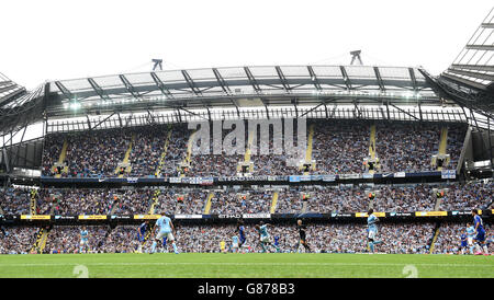 Ein allgemeiner Überblick über die Spielaktion während des Spiels der Barclays Premier League im Etihad Stadium in Manchester. Stockfoto