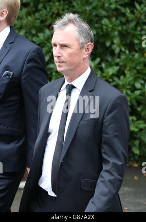 Der ehemalige stellvertretende Sprecher des Unterhauses Nigel Evans kommt zur Beerdigung von Cilla Black in der St. Mary's Church in Woolton, Liverpool. Stockfoto