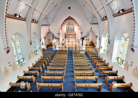 Cilla Black Beerdigung. Eine allgemeine Ansicht der St. Mary's Church in Woolton, Liverpool, vor der Beerdigung von Cilla Black. Stockfoto