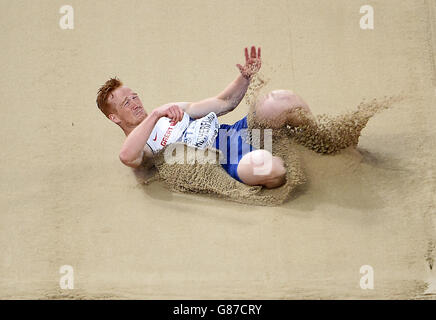 Der Großbritanniens Greg Rutherford in Aktion beim Long Jump Final am vierten Tag der IAAF-Weltmeisterschaft im Beijing National Stadium, China. Stockfoto