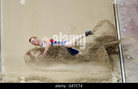 Der Großbritanniens Greg Rutherford in Aktion beim Long Jump Final am vierten Tag der IAAF-Weltmeisterschaft im Beijing National Stadium, China. Stockfoto