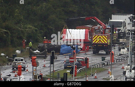 Die Arbeiten an der A27 in Shoreham in West Sussex werden fortgesetzt, um weitere Opfer der Flugkatastrophe von Shoreham zu suchen, da ein Gerichtsmediziner warnte, dass die Identifizierung der Opfer eine „schwache und sorgfältige Operation“ sein wird. Stockfoto