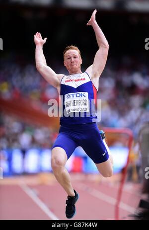 Der Großbritanniens Greg Rutherford im Long Jump Qualifying der Männer am dritten Tag der IAAF-Weltmeisterschaft im Beijing National Stadium, China. Stockfoto