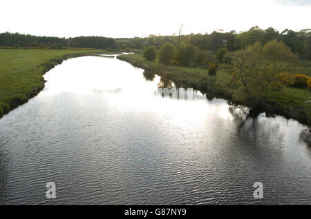 Fliegenfischer landet Drogen Haul - Fluss Liffey Stockfoto