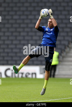 Fußball - Sky Bet Championship - MK Dons / Birmingham City - Stadion:mk. Torhüter Tomasz Kuszczak aus Birmingham wärmt sich vor dem Spiel auf Stockfoto