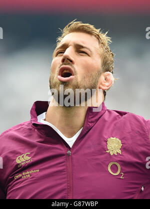 England Kapitän Chris Robshaw während der Nationalhymne vor dem WM-Warm-Up-Spiel im Twickenham Stadium, London. Stockfoto