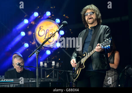 Jeff Lynne Band Electric Light Orchestra führt beim Glastonbury Music festival Stockfoto