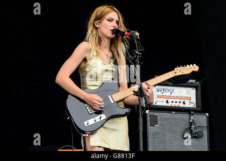 Wolf Alice führen beim Glastonbury Music festival Stockfoto