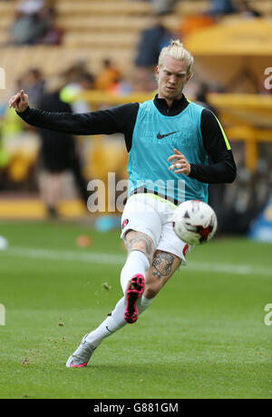 Simon Makienok Christoffersen von Charlton Athletic wärmt sich vor dem Sky Bet Championship-Spiel in Molineux, Wolverhampton, auf. DRÜCKEN SIE VERBANDSFOTO. Bilddatum: Samstag, 29. August 2015. Siehe PA Geschichte SOCCER Wolves. Bildnachweis sollte lauten: Barrington Coombs/PA Wire. Stockfoto