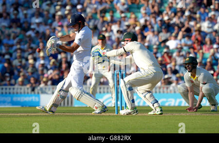 Cricket - Fünfter Investec Ashes Test - England gegen Australien - Tag drei - das Kia Oval. Der englische Kapitän Alastair Cook schlägt am dritten Tag des fünften Investec Ashes-Tests im Kia Oval, London. Stockfoto