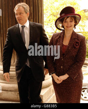 Asiatischer Tsunami-Gedenkdienst - St. Paul's Cathedral. Der britische Premierminister Tony Blair und seine Frau Cherie. Stockfoto