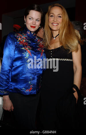 On the Town und Eine Hommage an Leonard Bernstein - Aftershow Party - The London Colliseum. Jasmine Guinness und Jerry Hall. Stockfoto