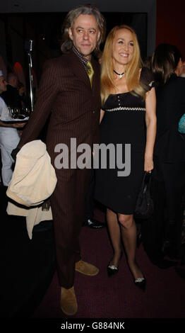 On the Town und EINE Hommage an Leonard Bernstein - Aftershow Party - The London Colliseum. Sir Bob Geldof und Jerry Hall. Stockfoto