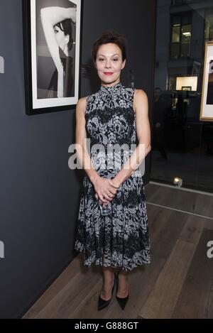 Helen McCrory nimmt an einer privaten Ausstellung zur Unterstützung der Sir Hubert von Herkomer Arts Foundation in der Alon Zakaim Fine Art Gallery in London Teil. Stockfoto