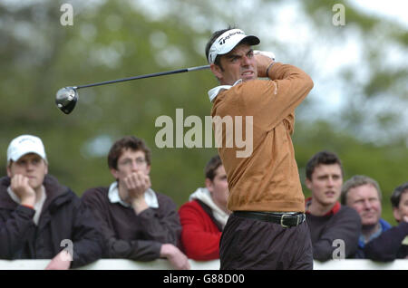 Golf - Nissan Irish Open 2005 - Carton House. Der irische Paul McGinley schlägt am 15. Ab Stockfoto