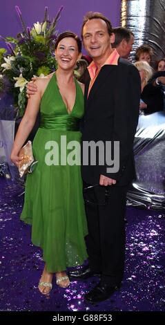 6th Annual British Soap Awards - BBC Television Center. Angela Lonsdale und Perry Fenwick. Stockfoto