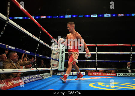 Boxen - O2 Arena. Tommy Martin feiert in der O2 Arena, London, den Sieg über Michael Devine beim WBA Continental Light-Welterweight-Titel. Stockfoto