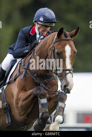 Der britische Nicola Wilson auf One Two viele am vierten Tag der Longines FEI European Eventing Championships 2015 in Blair Castle, Schottland. Stockfoto