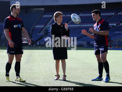 Rugby-Union - Weltmeisterschaft 2015 - Nicola Sturgeon trifft das Team des Schottland - Murrayfield Stadium Stockfoto