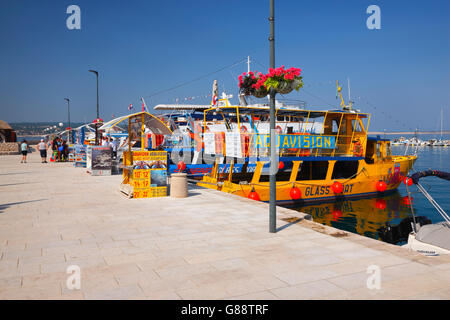 Boote im Hafen von Crikvenica Stadt Stockfoto