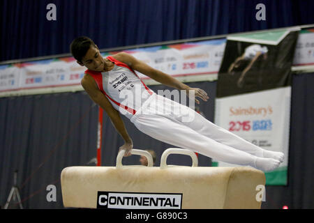 Englands Jamie Lewis tritt auf dem Pommel Pferd während der Sainsbury's 2015 School Games in Manchester auf. Stockfoto