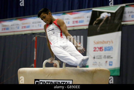 Englands Jamie Lewis tritt auf dem Pommel Pferd während der Sainsbury's 2015 School Games in Manchester auf. Stockfoto