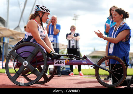 Sport - Sainsbury's 2015 School Games - Tag zwei - Manchester. Hannah Cockroft wird von Sportbeat-Mitgliedern bei den Schulspielen von Sainsbury 2015 in der Manchester Regional Arena interviewt. Stockfoto