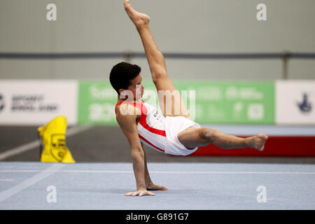 Englands Jamie Lewis tritt während der Sainsbury's School Games 2015 in Manchester auf dem Boden auf. Stockfoto