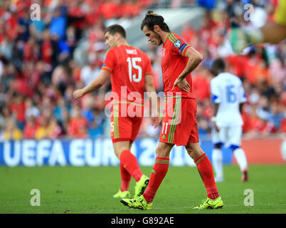 Gareth Bale von Wales sieht beim Qualifikationsspiel der UEFA Euro 2016 im Cardiff City Stadium, Cardiff, niedergeschlagen aus. Stockfoto